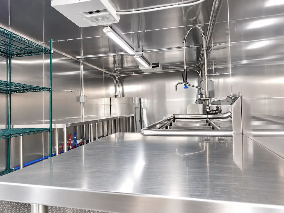 Low-temperature dishwashing equipment inside a commercial trailer